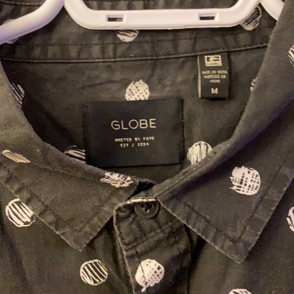 GLOBE - Short-Sleeve Button up (circles) - Picture 2 of 5